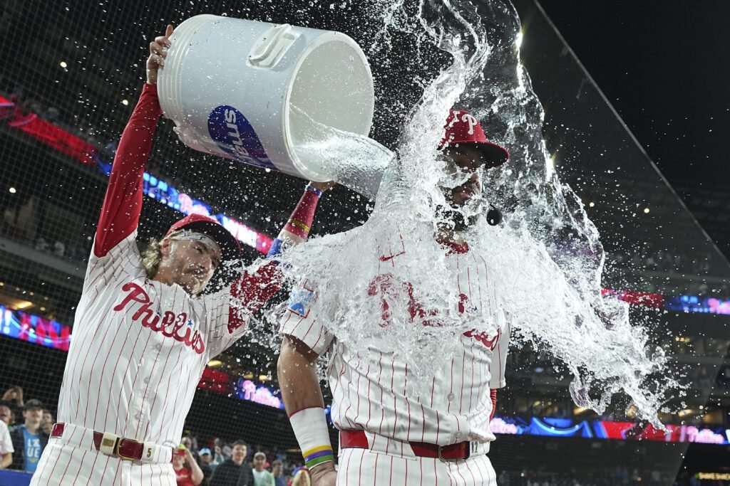 Kyle Schwarber alcanza los 50 jonrones y acecha a Ohtani por el MVP de la Nacional 4 Kyle Schwarber contra Shohei Ohtani