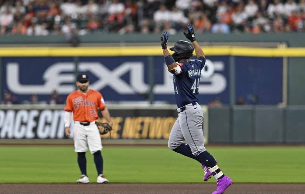A fuerza de cuadrangulares, Marineros de Seattle se llevó primer juego de la serie ante Astros de Houston 3 Eugenio Suárez