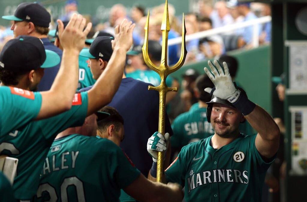 Cal Raleigh supera a Mickey Mantle y empata a Ken Griffey Jr. en una noche inolvidable 1 seattle mariners v kansas city royals