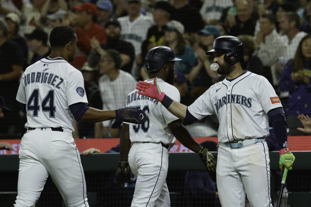 Eugenio Suárez sale de largo slump con su 46° jonrón de 2025 1 st louis cardinals v seattle mariners