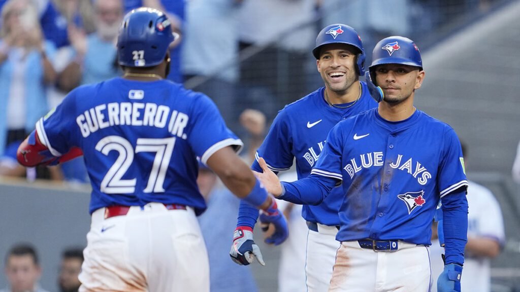 Los Azulejos quedan a una victoria de barrer a los Yankees 1 Azulejos