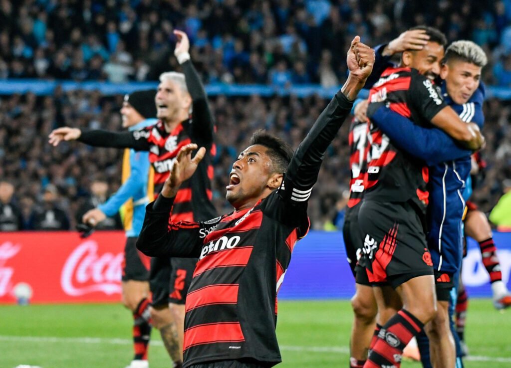 Palmeiras remontó y va contra Flamengo en la final de la Libertadores 1 Flamengo eliminó a Racing en semifinales de Libertadores 2025.