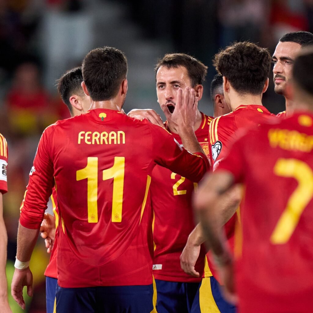 España gana y sigue de récord 24 G3A2DrcWUAAdLyU