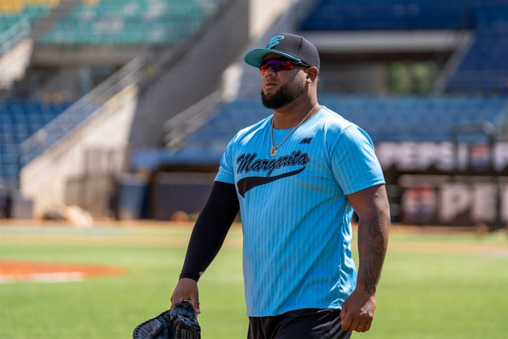 Wilson García aplica la ley del ex ante Tiburones de La Guaira en su regreso a la UCV 6 Wilson García de Bravos de Margarita