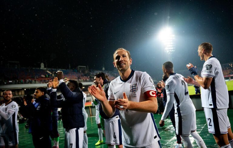 Harry Kane marcó doblete contra Letonia.