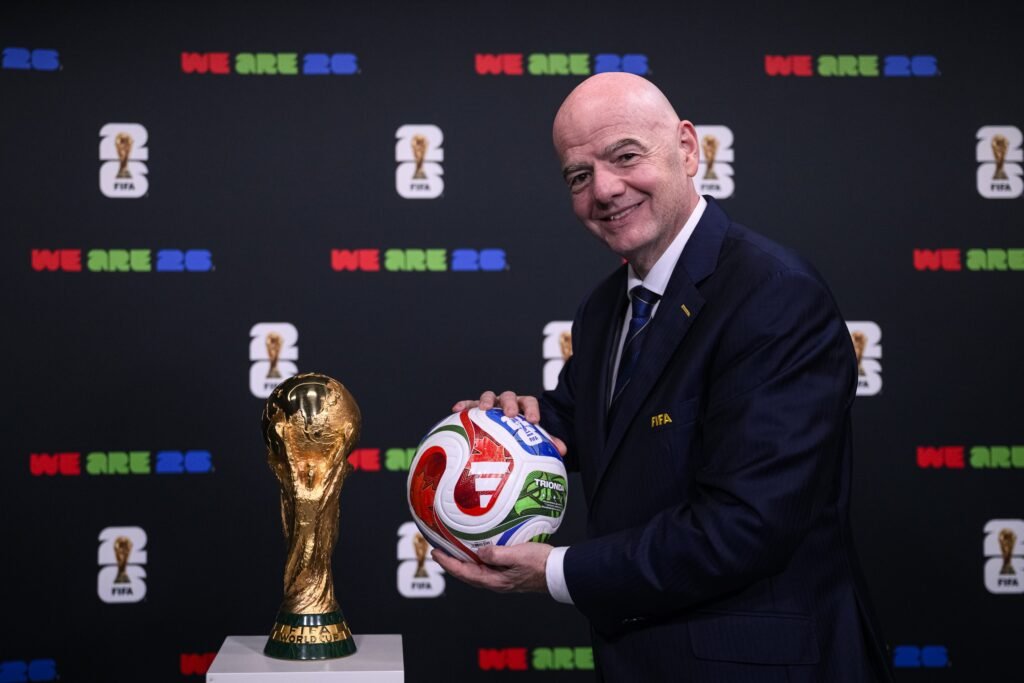 Trionda: conoce al balón oficial del Mundial 2026 1 Gianni Infantino, presidente de la FIFA.