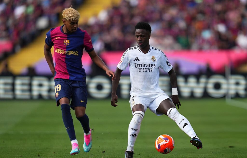 Previa El Clásico: Real Madrid vs Barcelona, batalla por la cima de La Liga 2 Lamine Yamal y Vinícius en el reciente Clásico.