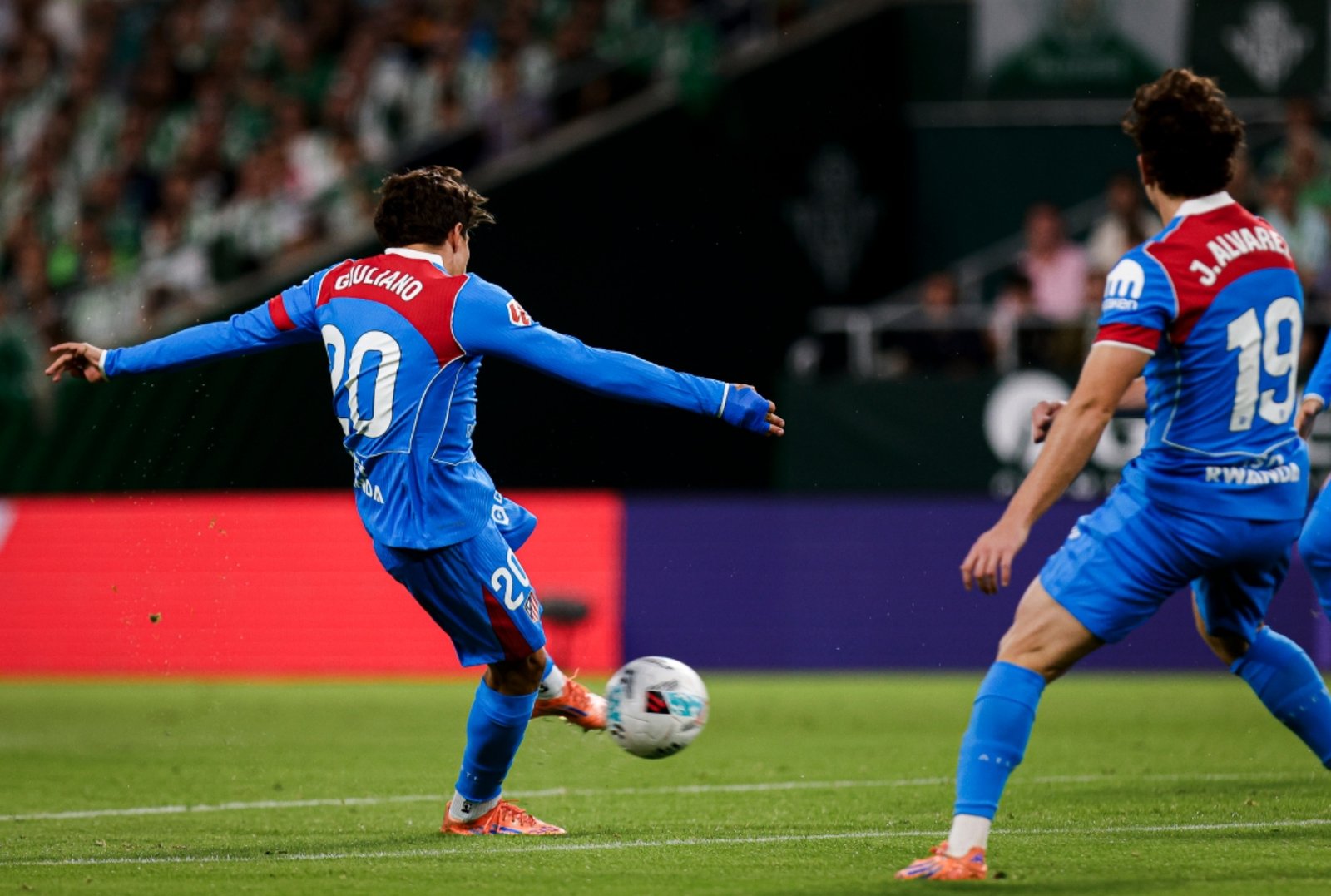 Giuliano marca el camino desde el inicio para la victoria del Atlético 1 Screenshot 20251027 215952 com.twitter.android edit 3171997282848