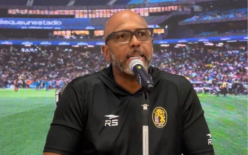 José Alguacil reconoce cuál es el "vacío" en el roster de Leones del Caracas 1 José Alguacil en RDP de Leones del Caracas