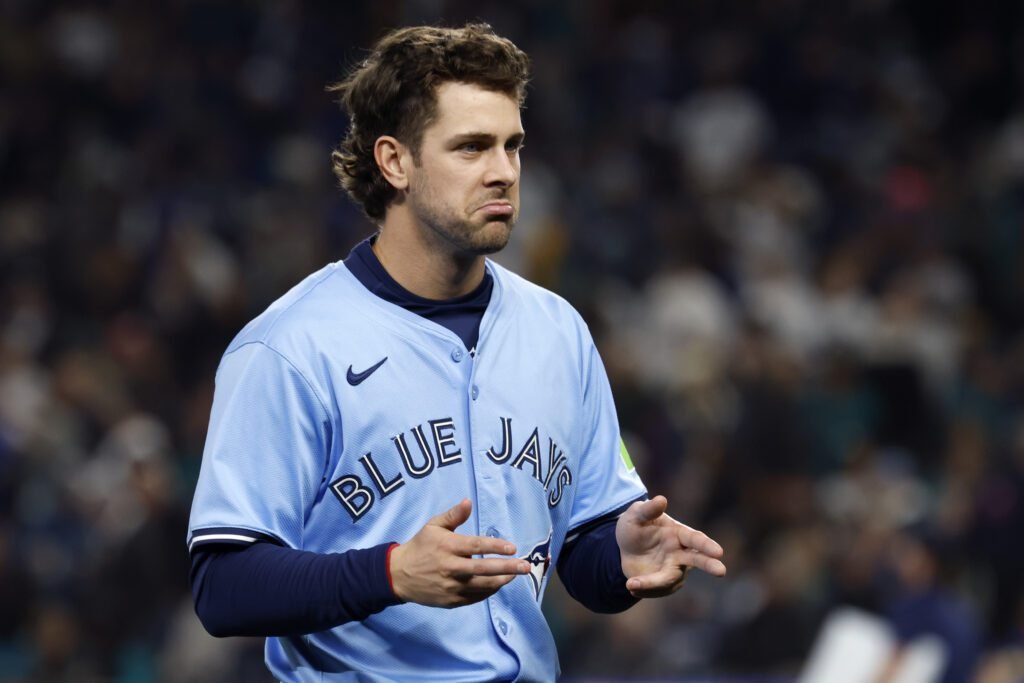 Ernie Clement inscribe su nombre en la historia de postemporada por su consistencia ofensiva 2 Ernie Clement