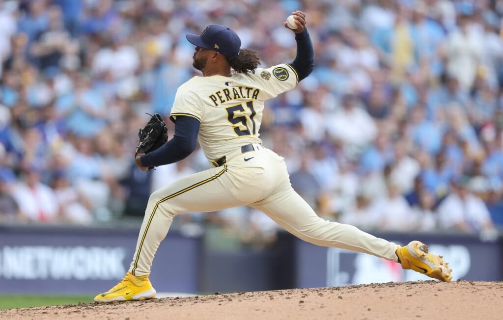 MLB: Freddy Peralta arriba a la Gran Manzana tras megacambio por dos prospectos 1 Freddy Peralta