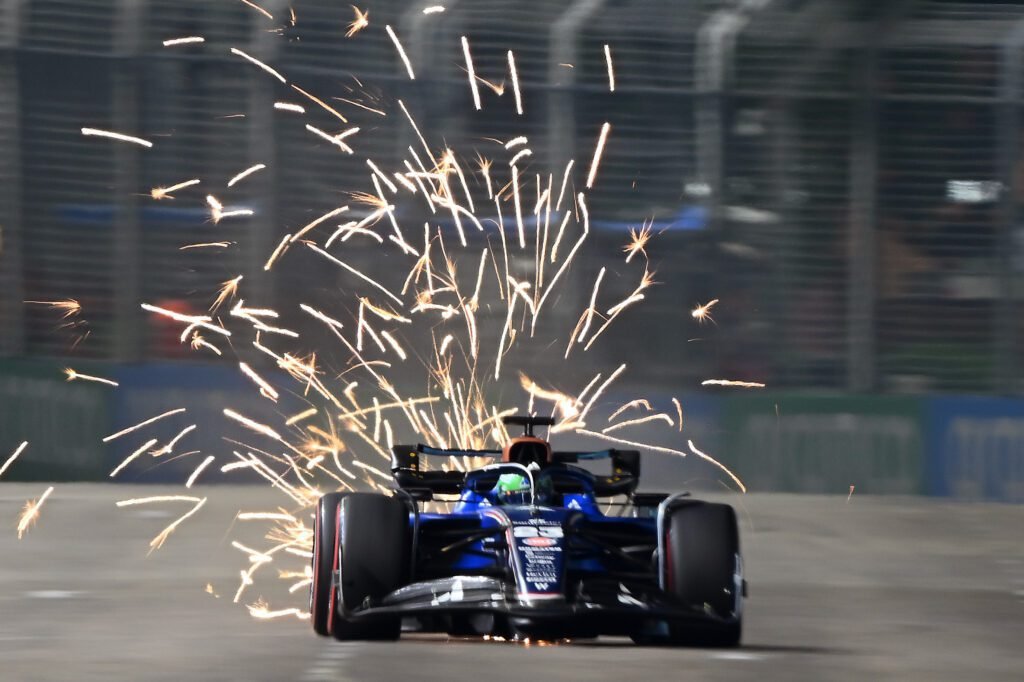 George Russell vuela y conquista la pole en el GP de Singapur 2025 1 f1 grand prix of singapore qualifying
