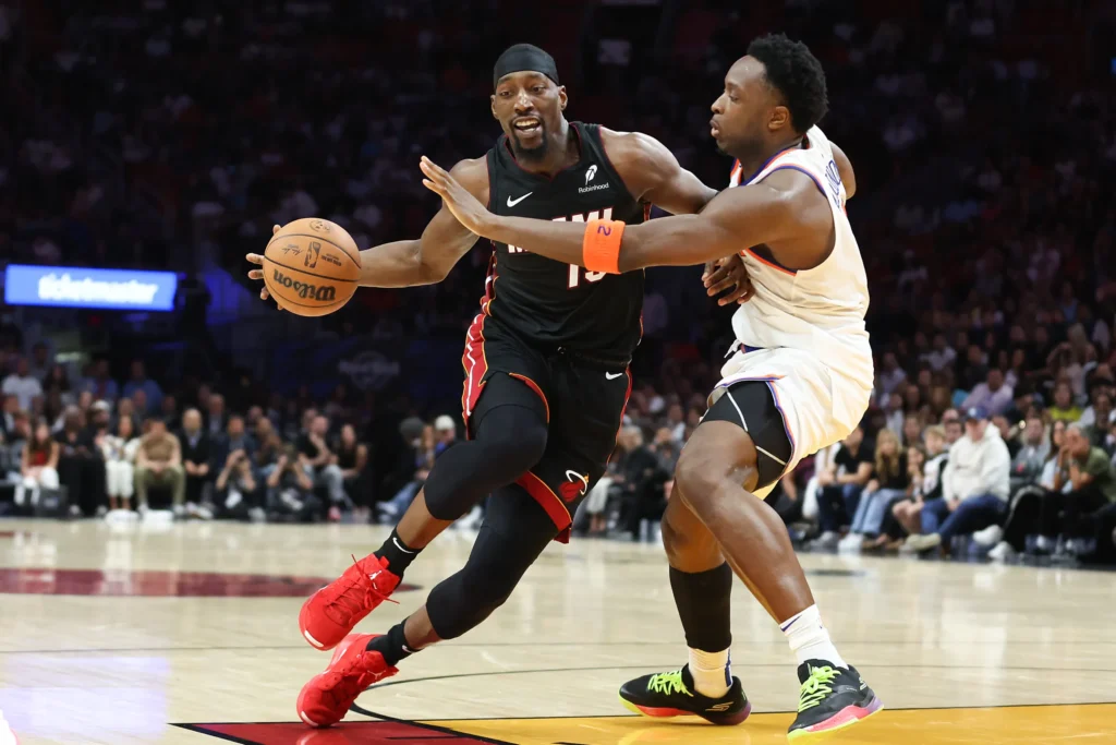 Norman Powell lleva al Miami Heat a la victoria ante los Knicks 1 Miami Heat reclama victoria en el Kaseya Center.