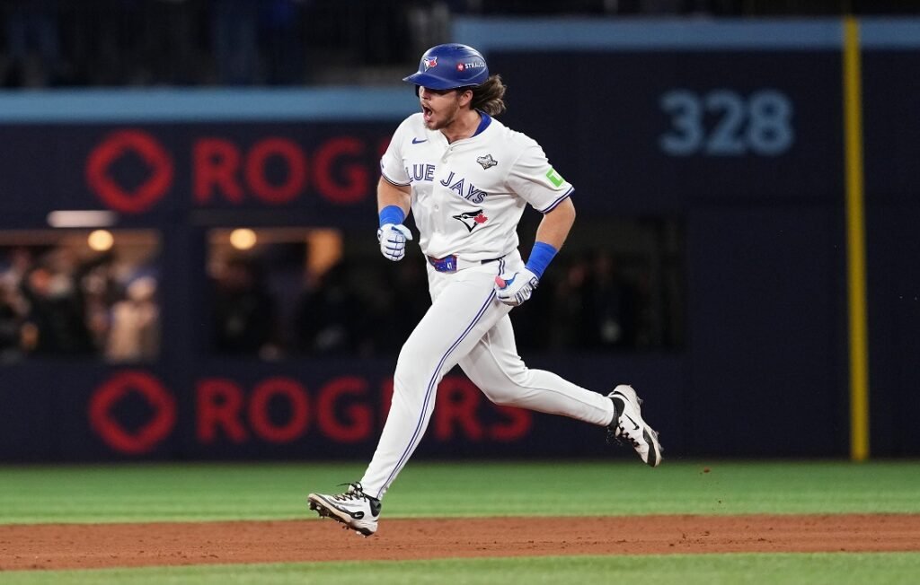 Azulejos se ampara en su ofensiva y gana su primer partido en Serie Mundial desde 1993 1 Azulejos de Toronto