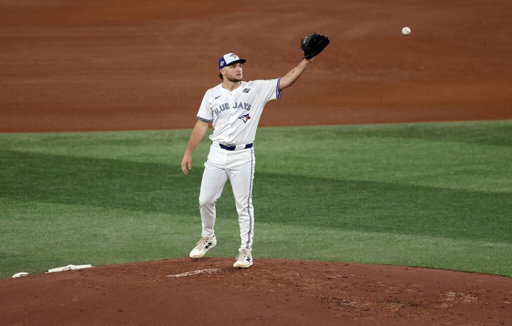 Azulejos se ampara en su ofensiva y gana su primer partido en Serie Mundial desde 1993 2 Azulejos de Toronto