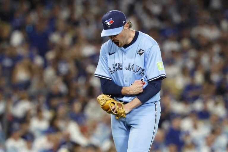 Shane Bieber de Azulejos de Toronto