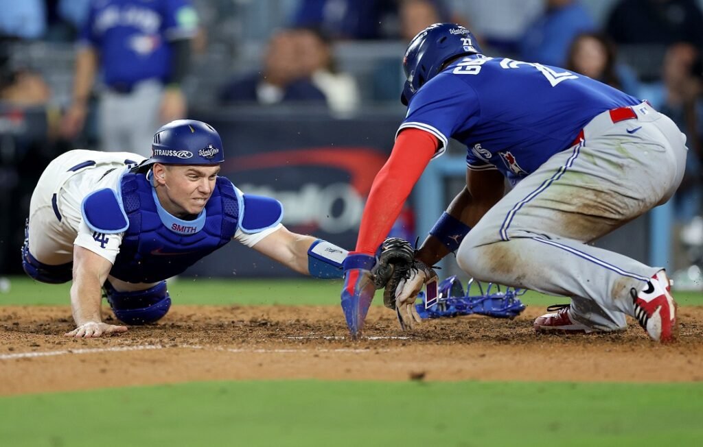 Freddie Freeman vuelve a dejar en el terreno a su rival y Dodgers toman ventaja de 2-1 en Serie Mundial 4 Freddie Freeman