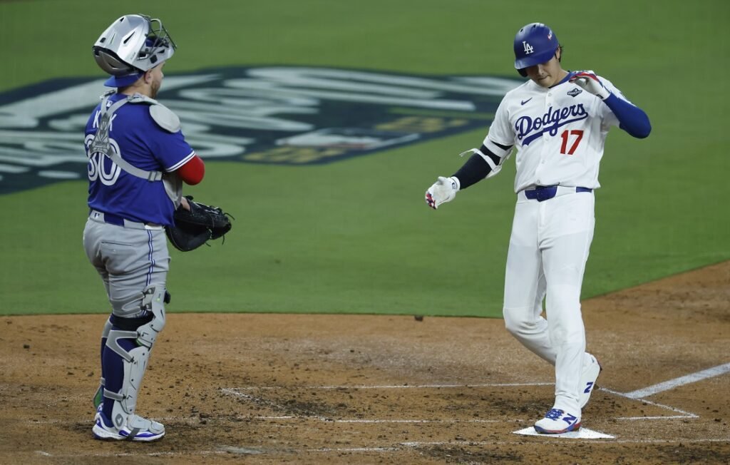 Freddie Freeman vuelve a dejar en el terreno a su rival y Dodgers toman ventaja de 2-1 en Serie Mundial 2 Freddie Freeman