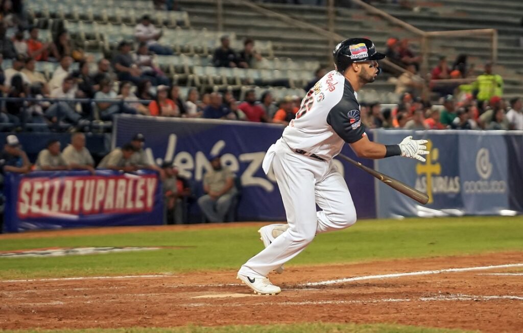 Águilas del Zulia subió al primer lugar de la LVBP 5 Águilas