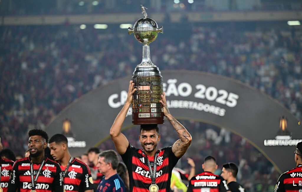Flamengo, primer tetracampeón brasileño en Libertadores 1 Danilo, el héroe del Flamengo campeón de la Libertadores 2025.