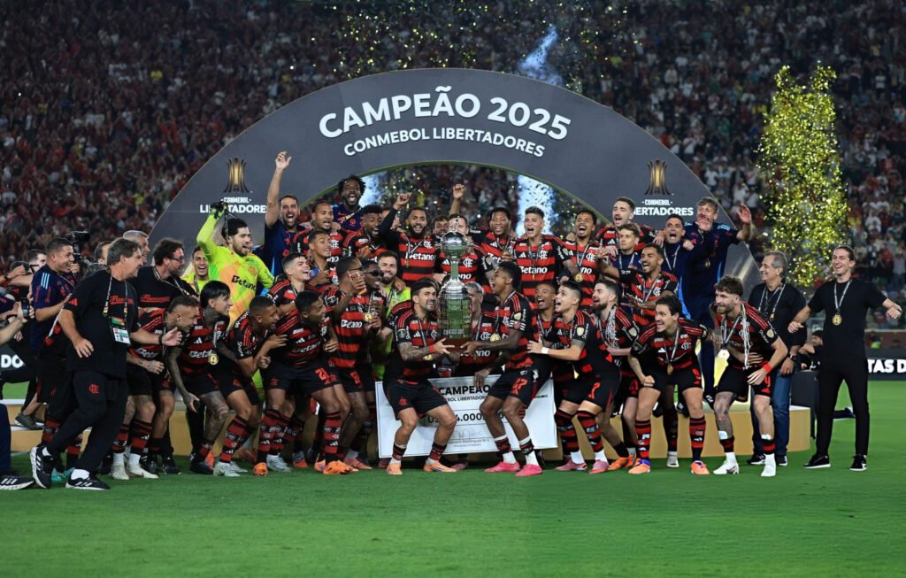 Flamengo, primer tetracampeón brasileño en Libertadores 1 Flamengo alzó su cuarta Libertadores en la historia.
