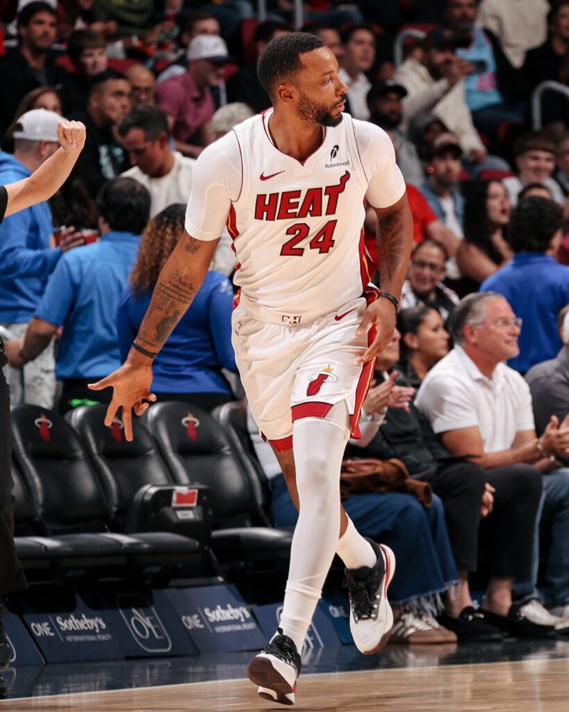 Miami Heat extiende su racha de victorias en tiempo extra ante los Cleveland Cavaliers 1 Miami Heat extiende su racha de victorias.