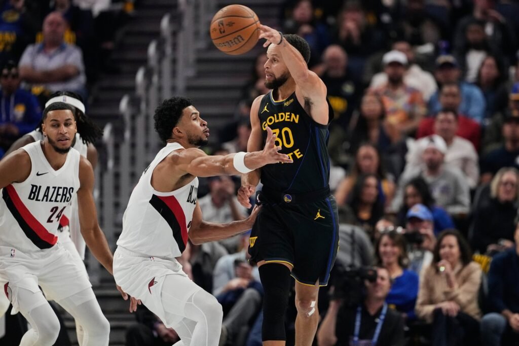Warriors tropiezan en casa frente a Portland: derrota clave en la NBA Cup 3 Los Warriors consiguen su tercera derrota consecutiva, esta vez en casa, 127-123, ante los Portland Trail Blazers.