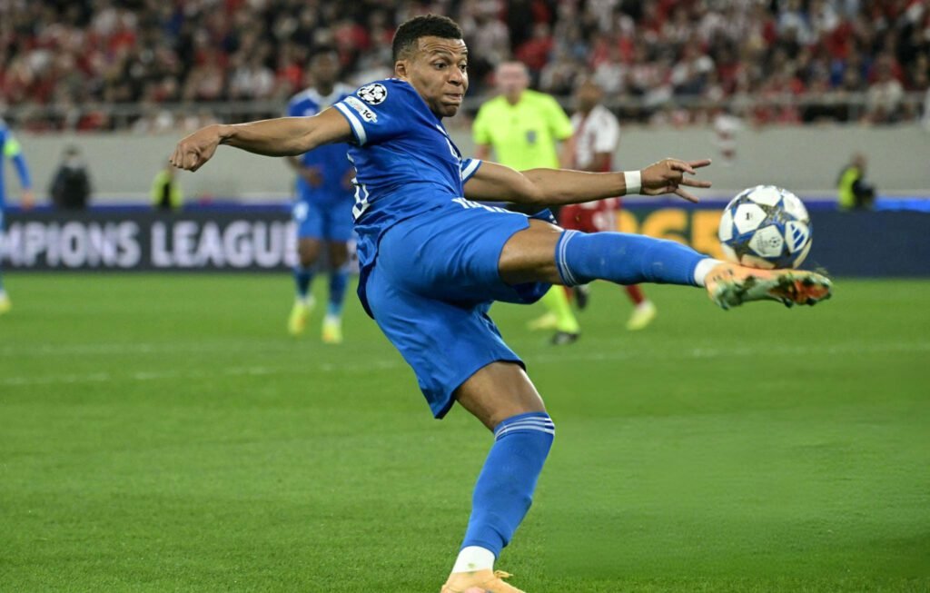 Mbappé dicta cátedra: póker para victoria del Madrid 4-3 sobre Olympiacos 1 Kylian Mbappé anotó póker en la victoria del Real Madrid en Grecia.