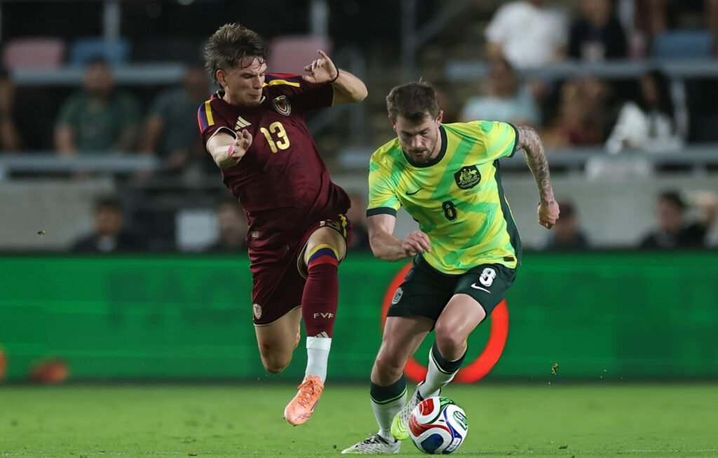 Una sólida Venezuela derrotó 1-0 a Australia en amistoso 1 Venezuela derrotó 1-0 a Australia en amistoso en Houston.