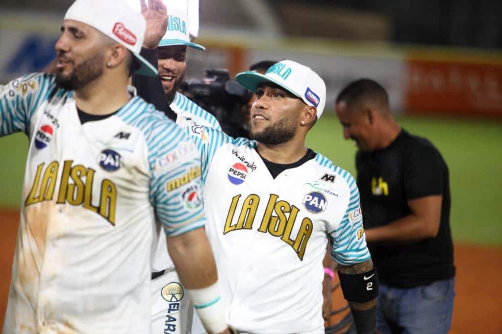 Alexi Amarista se une al selecto club de los 800 hits en la LVBP 6 Alexi Amarista de Bravos de Margarita