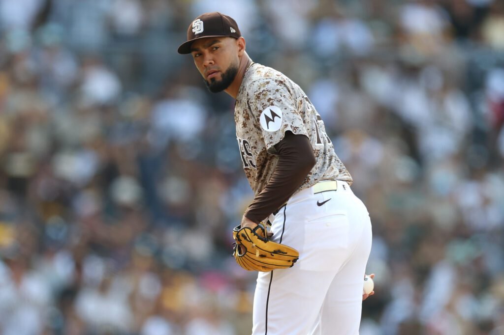 Robert Suárez espera la oferta de contrato más lucrativa de su carrera 7 Robert Suárez