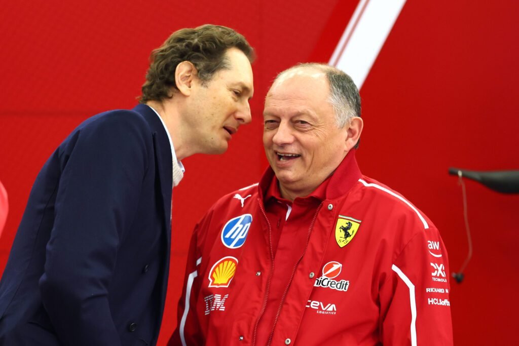 El "dardo" del presidente de Ferrari a Hamilton y Leclerc: "Que hablen menos y se centren en pilotar" 3 Elkann