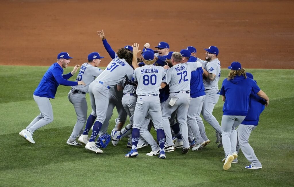 Dodgers de Los Ángeles se queda con la Serie Mundial y consigue el bicampeonato 1 Dodgers de Los Ángeles