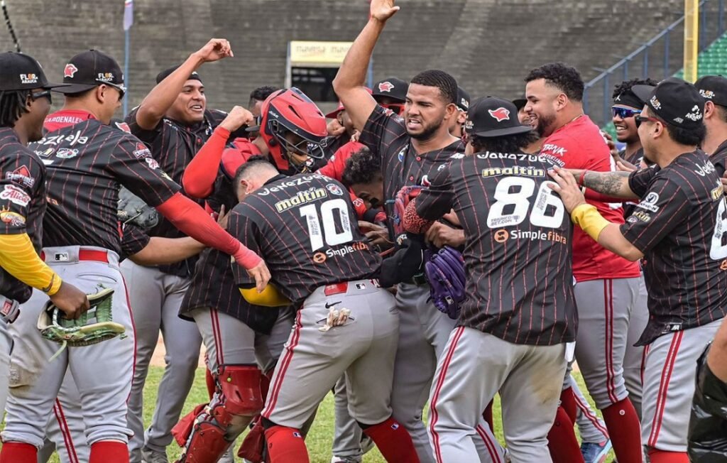 LVBP: Cardenales clasificó al Round Robin con paliza sobre Tiburones 4 LVBP