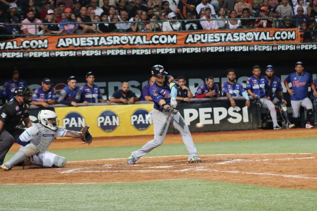 Tigres rugió ante Caribes y forzó el juego decisivo en el Comodín 7 Tigres