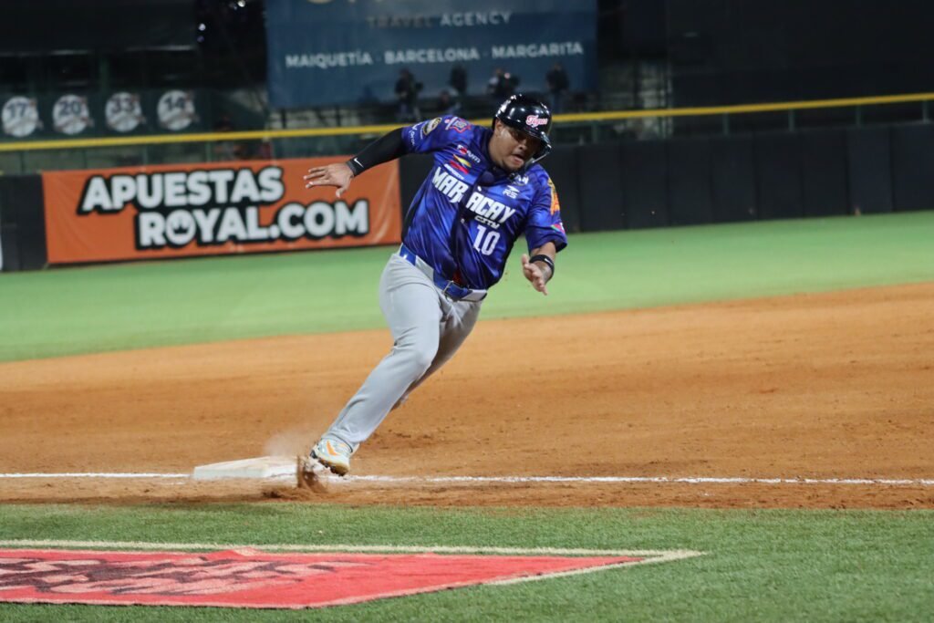 Tigres rugió ante Caribes y forzó el juego decisivo en el Comodín 1 IMG 4656 1