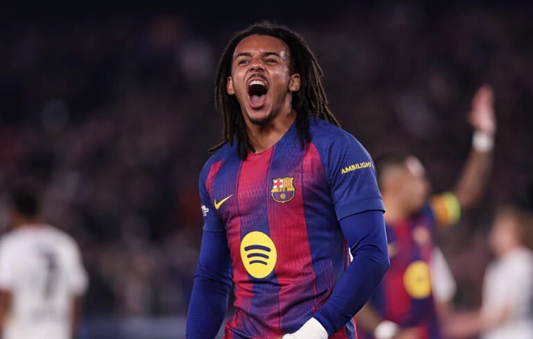 Home 21 Jules Koundé anotó doblete para el triunfo de Barcelona.