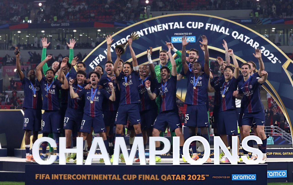 Flamengo se hundió en los penales, PSG es campeón intercontinental 9 PSG derrotó en los penales al Flamengo, alzando la Copa Intercontinental.