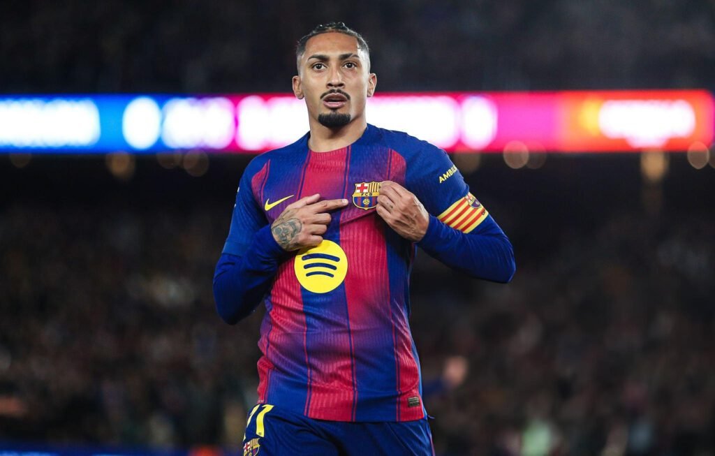 Barcelona consolida su liderato: ganó 3-1 al Atlético de Madrid 10 Raphinha anotó en la victoria de Barcelona 3-1 sobre el Atlético de Madrid.