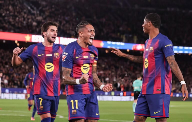 Home 22 Raphinha anotó doblete en la victoria del Barcelona 2-0 sobre Osasuna.