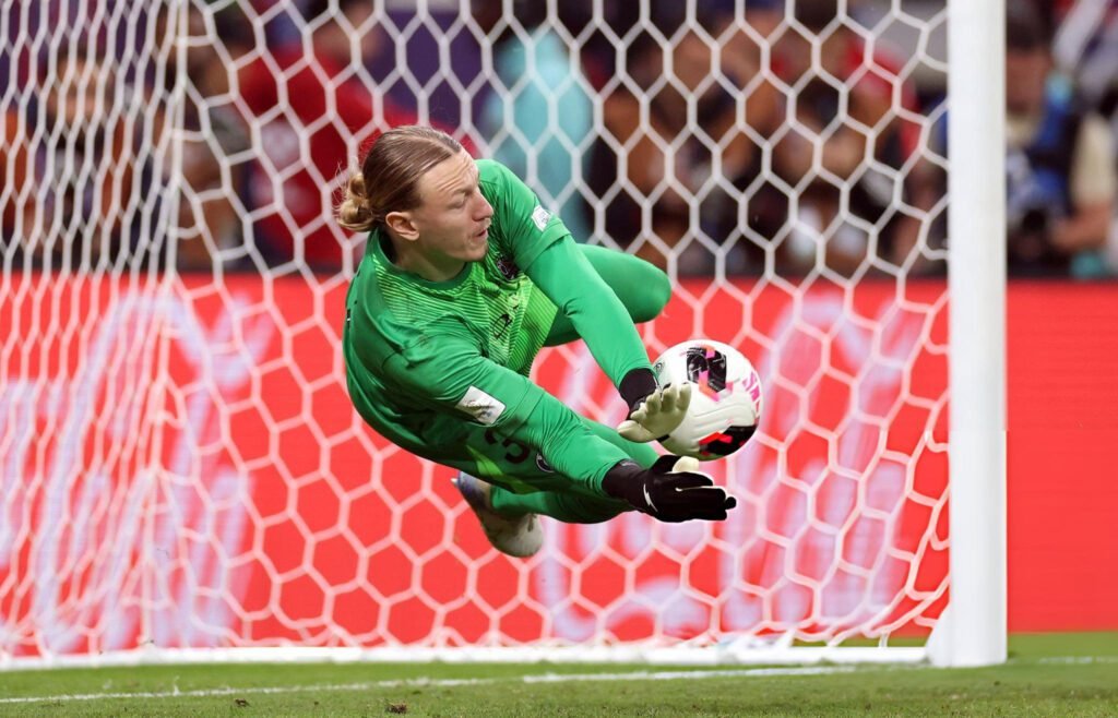 Flamengo se hundió en los penales, PSG es campeón intercontinental 1 Safonov le detuvo cuatro penales al Flamengo en la definición de la Intercontinental.