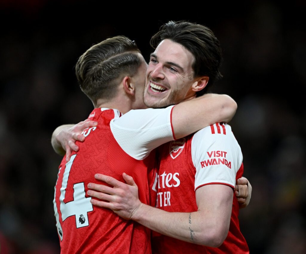 Arsenal sigue en la cima de la Premier League con el City al acecho 1 Arsenal