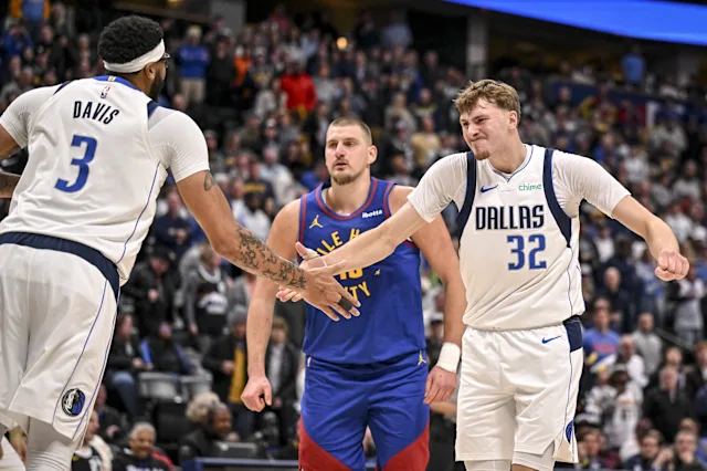 Los Mavericks sacan pecho y le propinan su 4ta derrota seguida en casa a los Nuggets 1 Los Mavericks visitaron el Ball Arena, casa de los Nuggets, para propinarle su cuarta derrota seguida en este estadio a los locales.