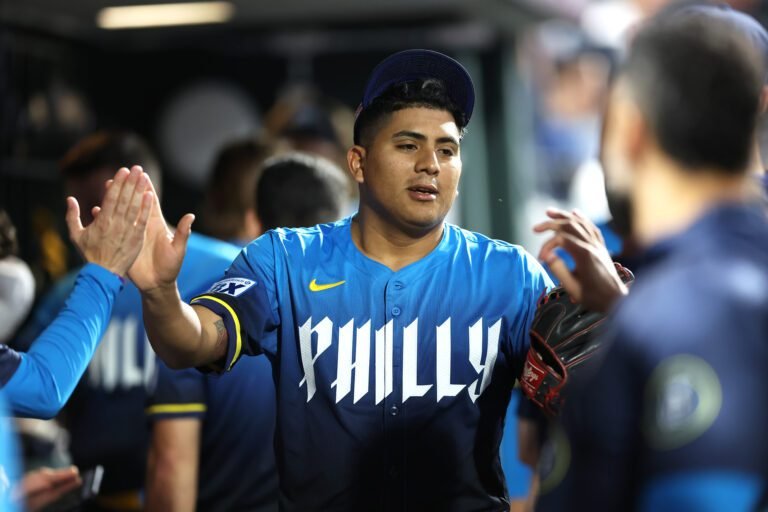 Home 21 Ranger Suárez