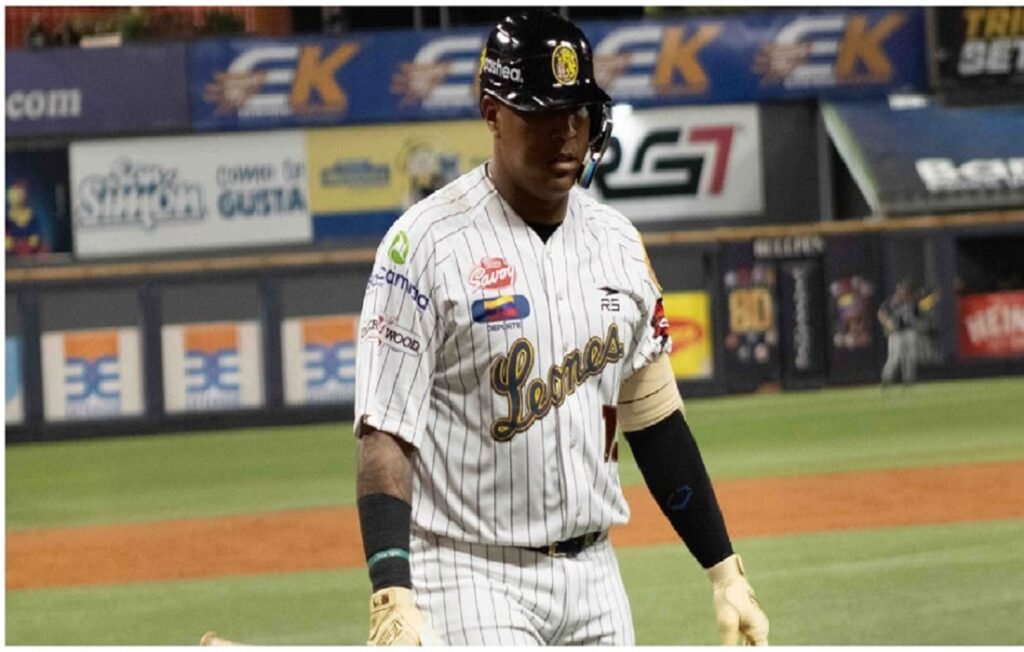 LVBP: Salvador Pérez salió del juego tras pelotazo en paliza de Lara sobre Caracas 1 LVBP