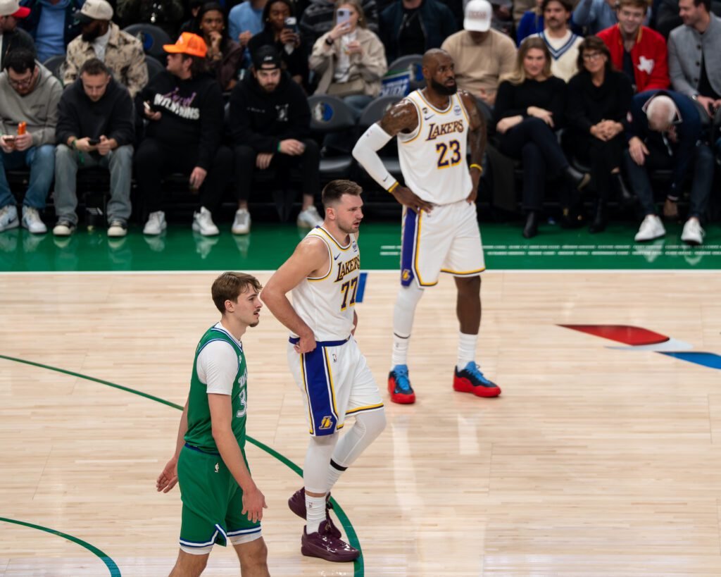 Los Lakers se imponen en Dallas y Luka Dončić mantiene su invicto ante los Mavericks (Fotos) 8 DSC6314