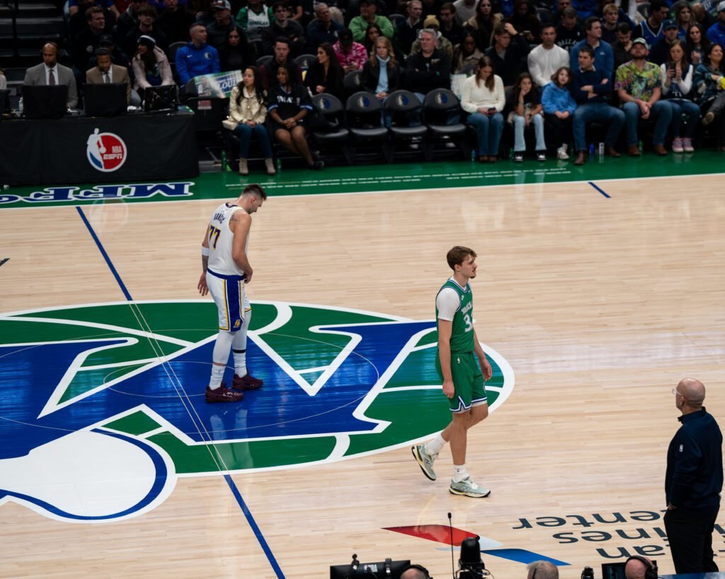 Los Lakers se imponen en Dallas y Luka Dončić mantiene su invicto ante los Mavericks (Fotos) 6 DSC6320