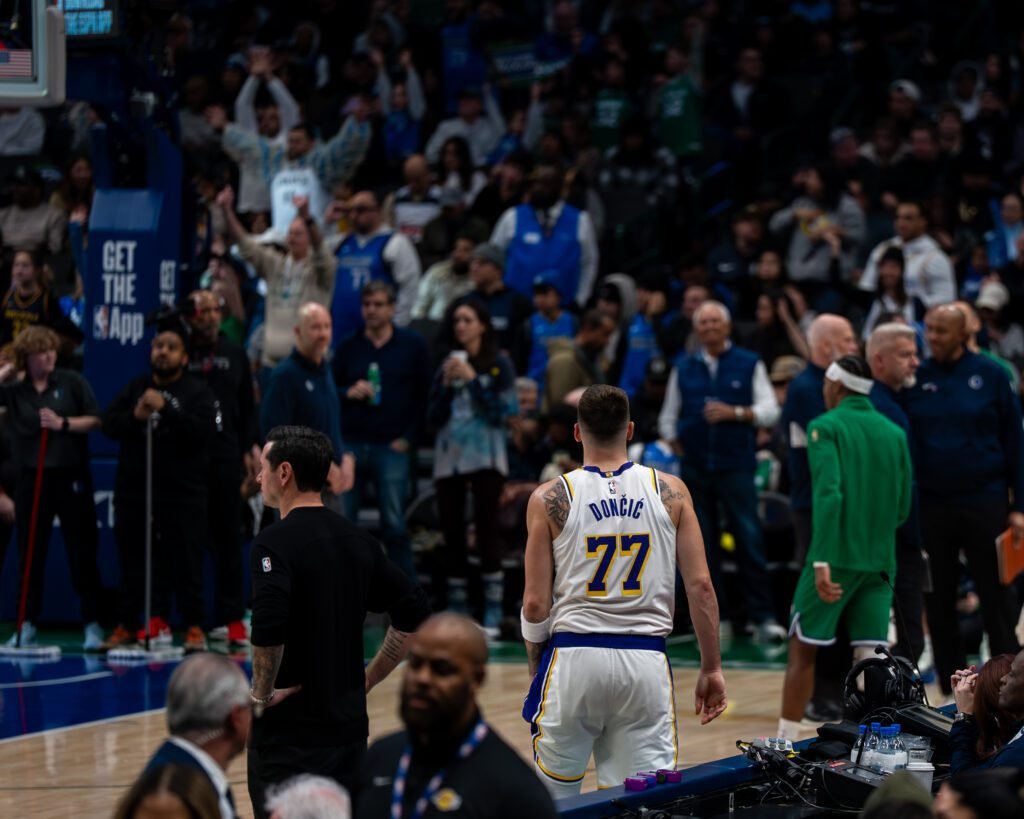 Los Lakers se imponen en Dallas y Luka Dončić mantiene su invicto ante los Mavericks (Fotos) 1 DSC6457