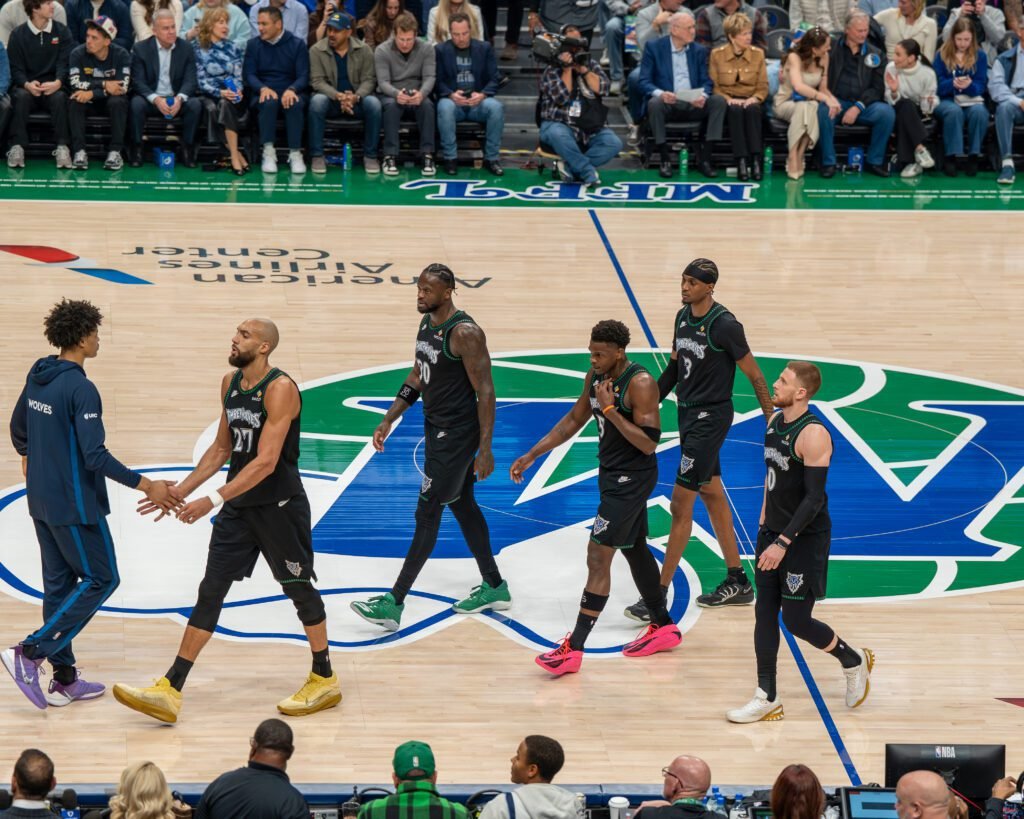 Timberwolves vencen a Dallas y se aferran a los puestos de playoffs directos (Fotos) 1 DSC6972