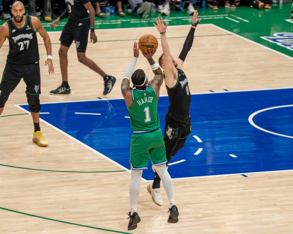 Timberwolves vencen a Dallas y se aferran a los puestos de playoffs directos (Fotos) 5 DSC7296